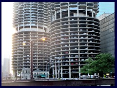 Chicago Riverwalk 009 - Marina City